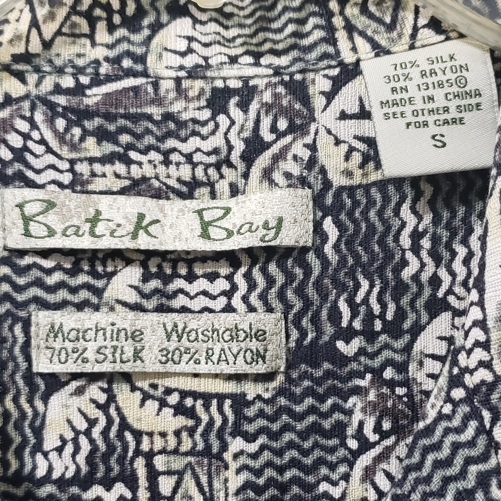 BATK BAY- BEACH SHORT SLEEVE SHIRT SMALL - Picture 2 of 5